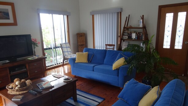 Unclassified image, 1 of 26, button - Sanddancers B&B (Vincentia)