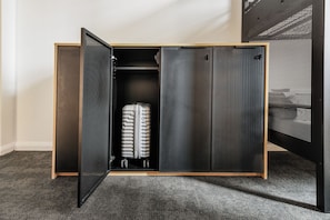 Bed in 5-Bed Mixed Dormitory with Shared Bathroom | Blackout drapes, free WiFi, bed sheets