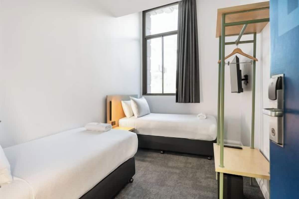 Blackout drapes, free WiFi, bed sheets