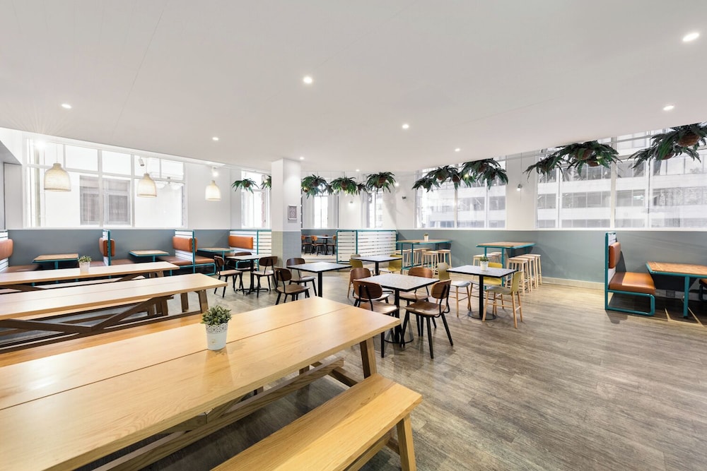 YHA Sydney Central by null