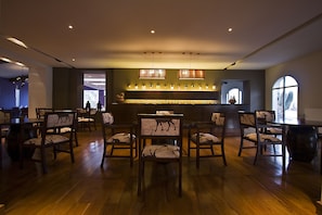 Bar (in der Unterkunft)