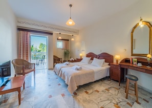 Coffres-forts dans les chambres, fer et planche à repasser