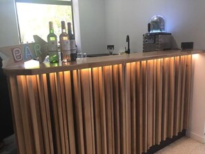 Bar (in der Unterkunft)