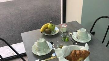 Daily continental breakfast (EUR 9.50 per person)