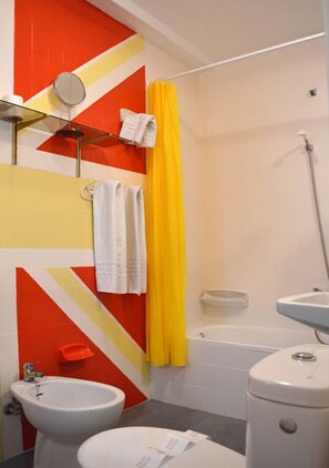 Habitación doble | Caja fuerte, tabla de planchar con plancha, wifi gratis