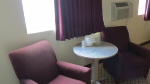 Desk, WiFi (free) - Amber Inn (Chicago)