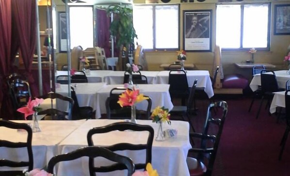 2 restaurantes, culinária local