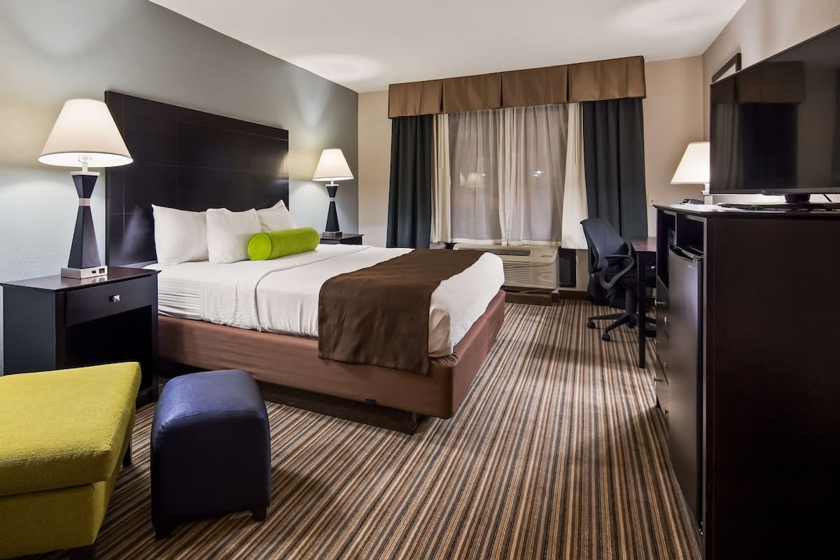 Standard Room, 1 King Bed, Non Smoking, Refrigerator & Microwave