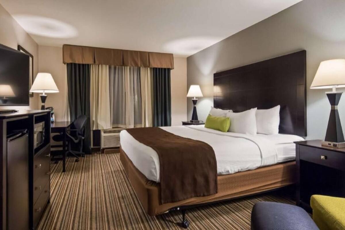 Premium bedding, pillowtop beds, desk, laptop workspace