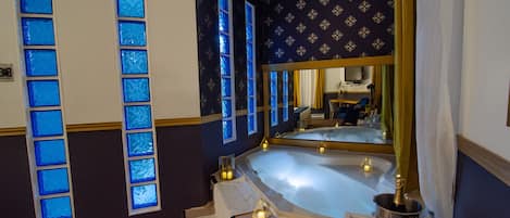Deluxe Room, Jetted Tub
