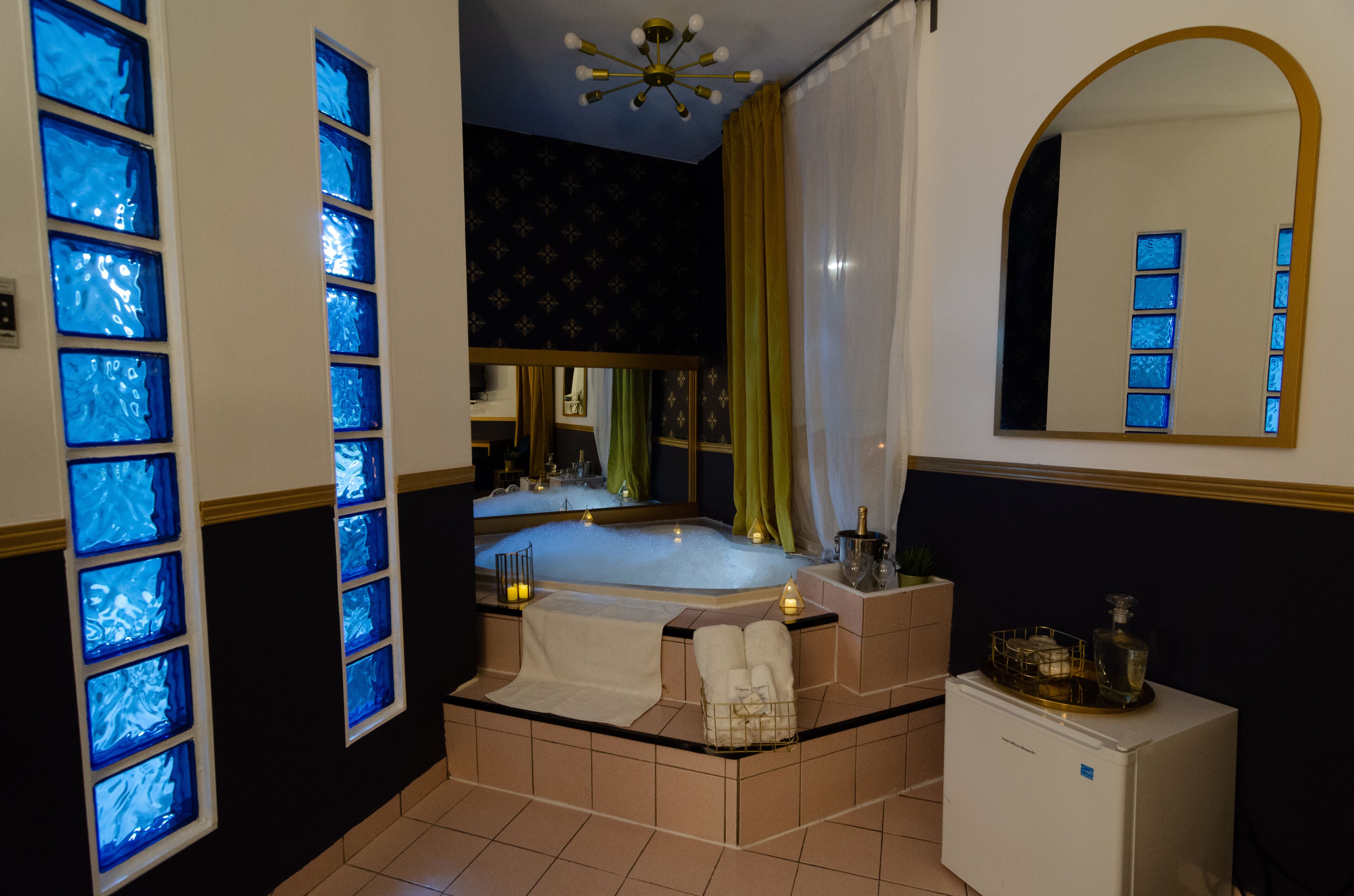 Phòng Deluxe, bồn tắm thủy lực | Két bảo mật tại phòng, bàn ủi/dụng cụ ủi quần áo 