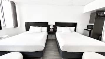 Estúdio, 2 camas Queen | Cofres nos quartos, individualmente decorados