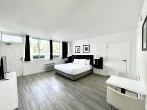 In-room safe, individually decorated, individually furnished - Beach Gardens A North Beach Village Resort Hotel (Fort Lauderdale)