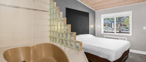 Romantic Room | Down comforters, iron/ironing board, free WiFi, bed sheets