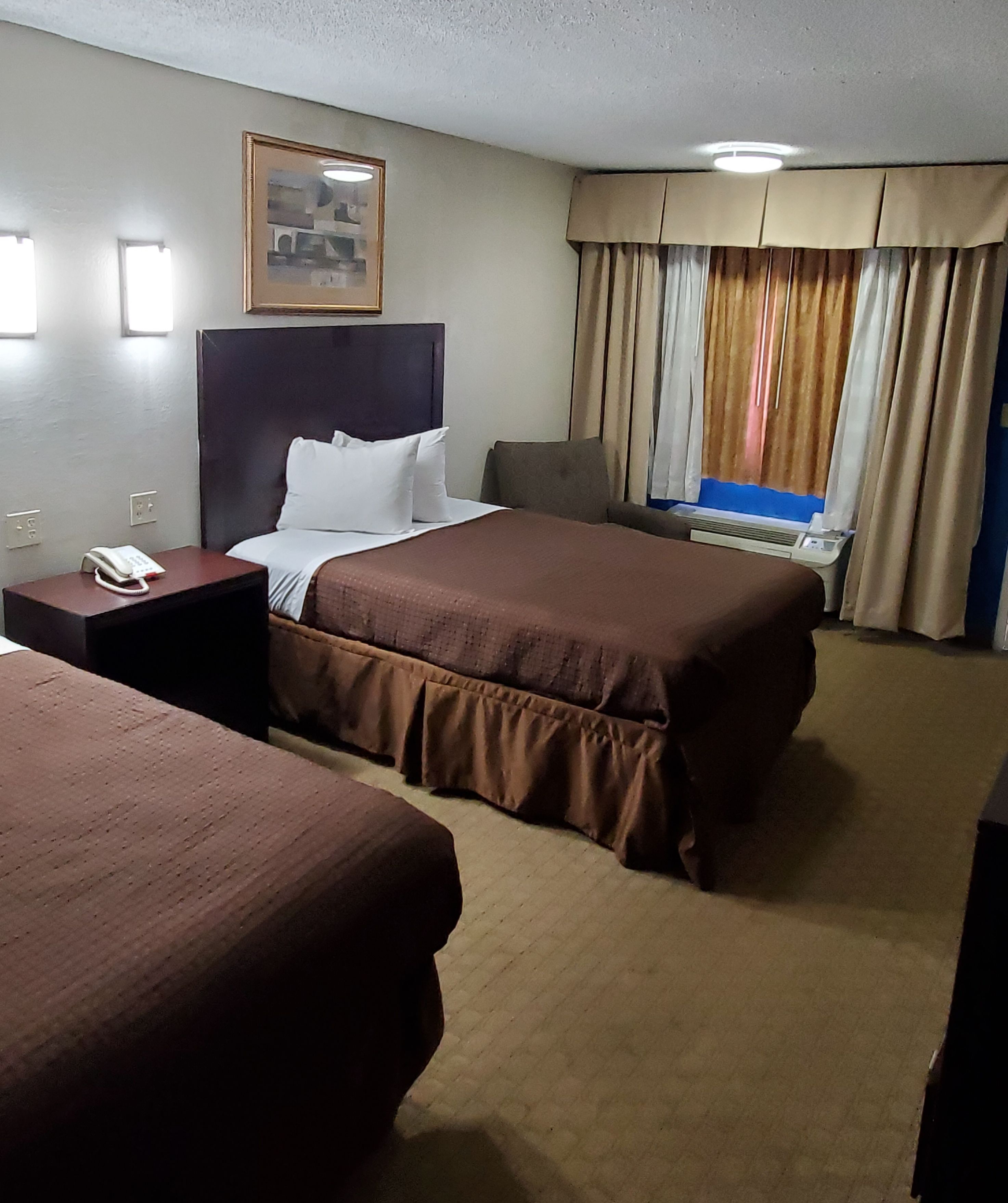 Photo - Executive Inn