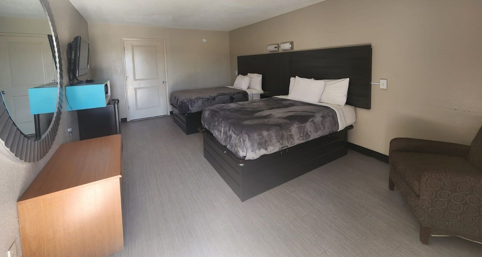 Photo - Executive Inn