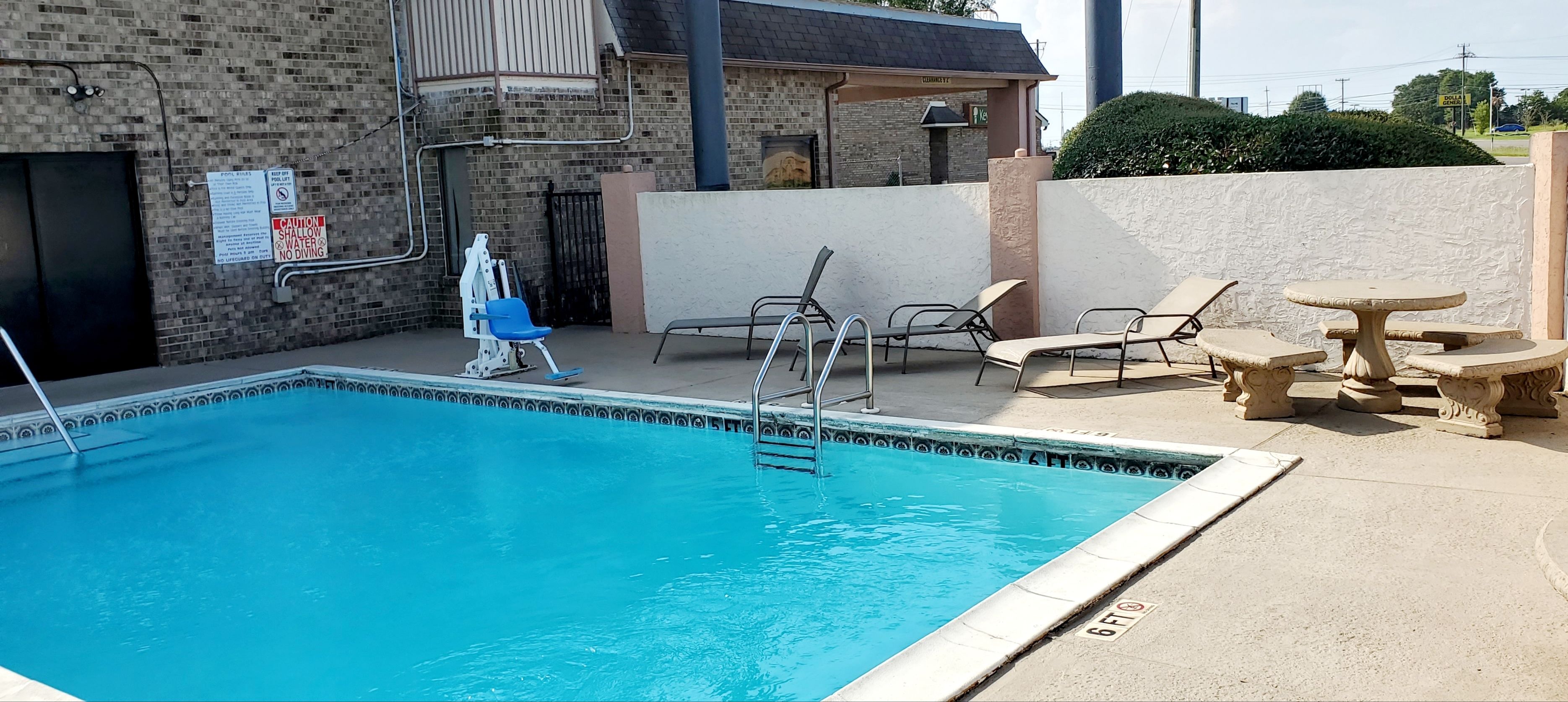 Photo - Executive Inn