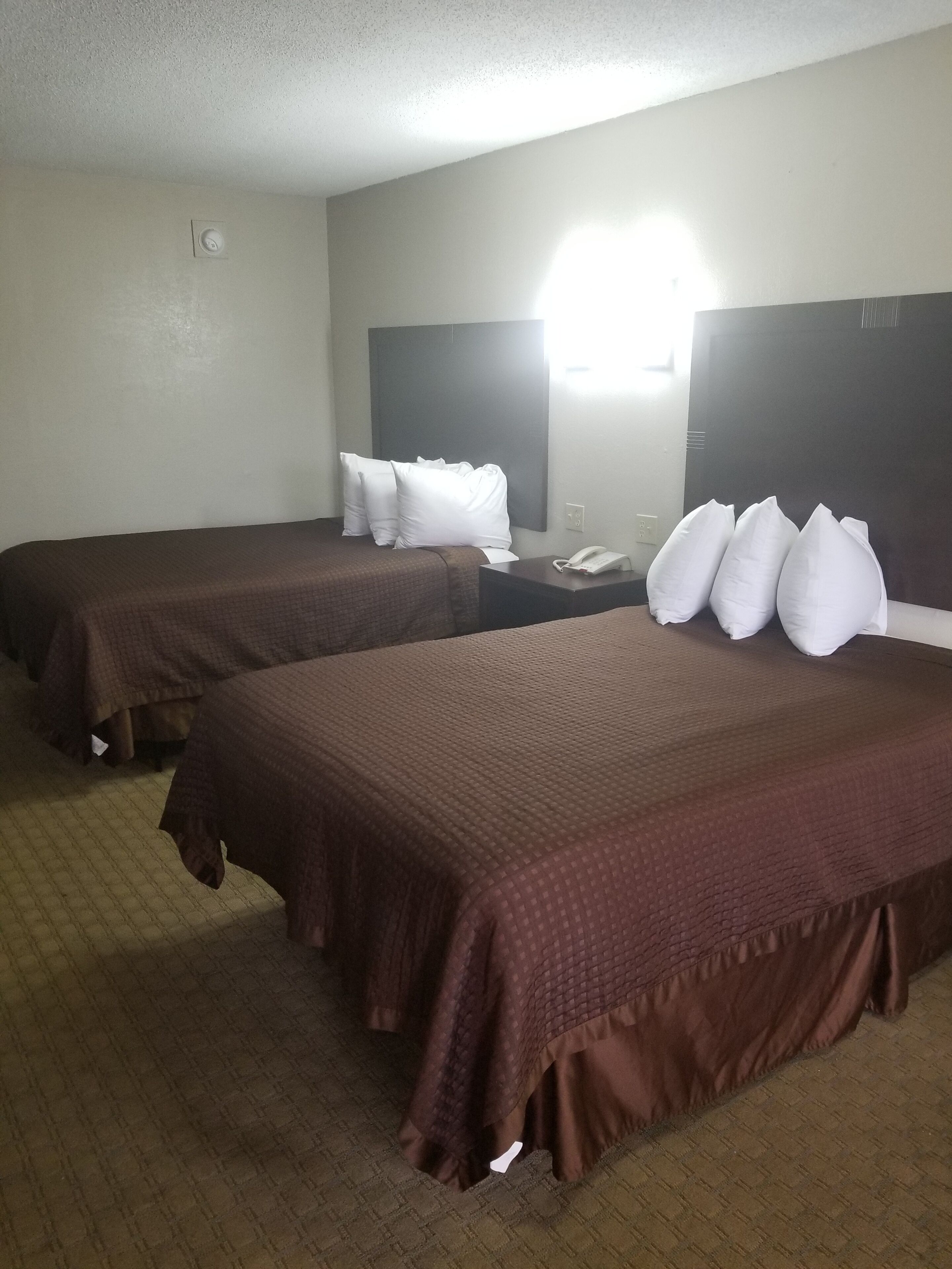 Photo - Executive Inn