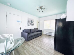 Suite, 1 Bedroom (1 King Bed) | Living area