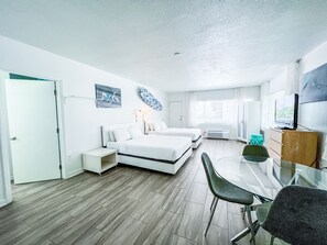 Deluxe Studio, 2 Queen Beds | 1 bedroom, in-room safe, individually decorated, individually furnished - Aqua Hotel (Fort Lauderdale)