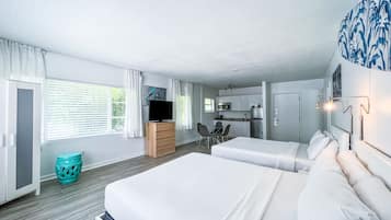 Deluxe studio, 2 queensize bedden | 1 slaapkamer, een kluis op de kamer, individueel gedecoreerd