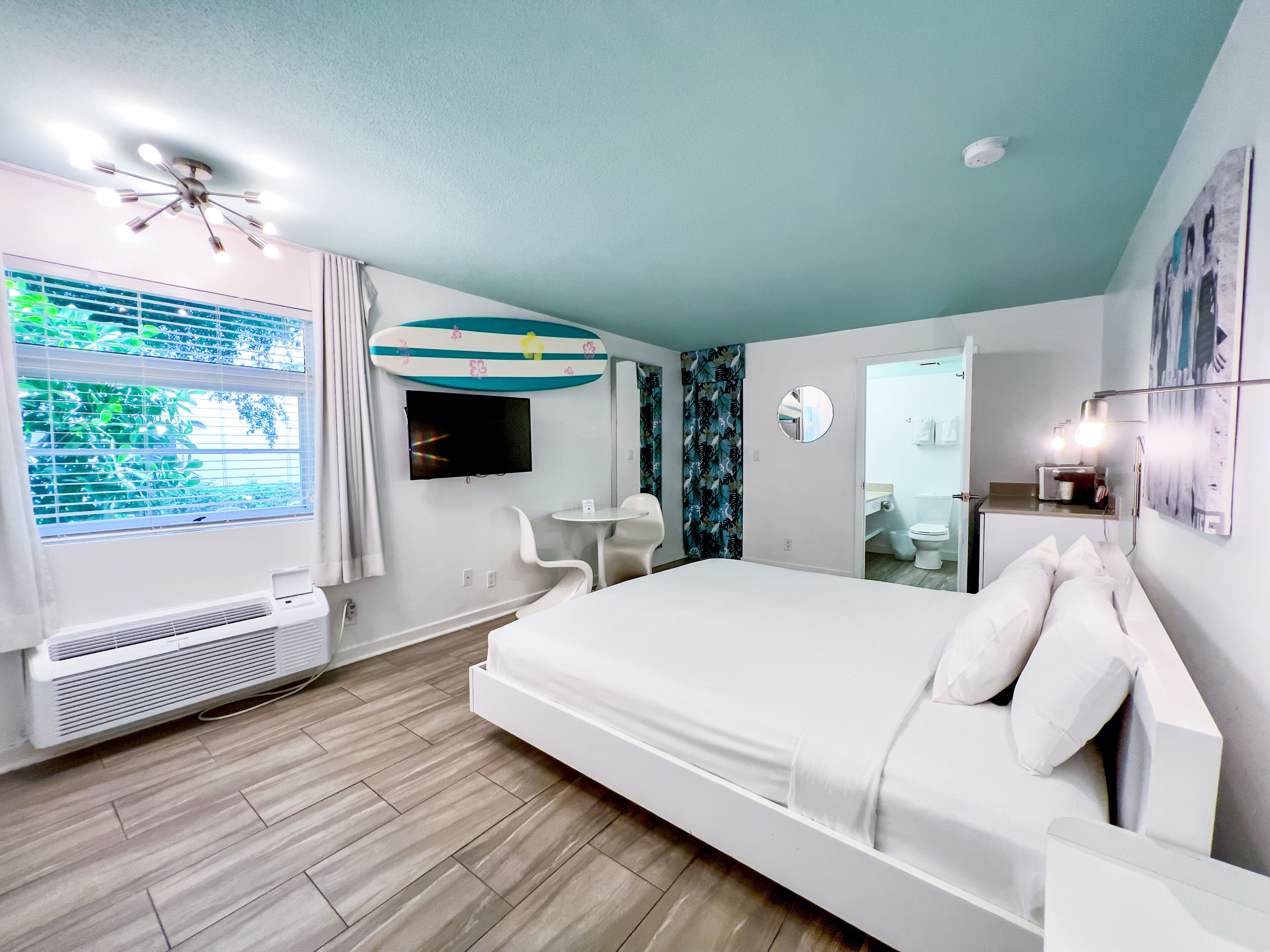 1 bedroom, in-room safe, individually decorated, individually furnished