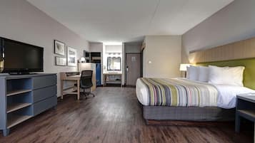 Studio Suite, 1 King Bed, Non Smoking | Desk, blackout drapes, soundproofing, iron/ironing board