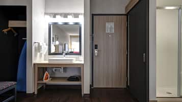 Studio Suite, 1 King Bed, Non Smoking
