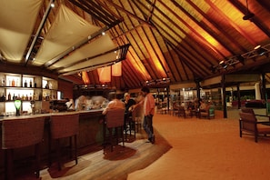 3 bars/lounges, poolside bar - ROBINSON MALDIVES - Adults only - All Inclusive (Funamadua)