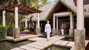 Couples treatment rooms, body treatments, hot stone massages