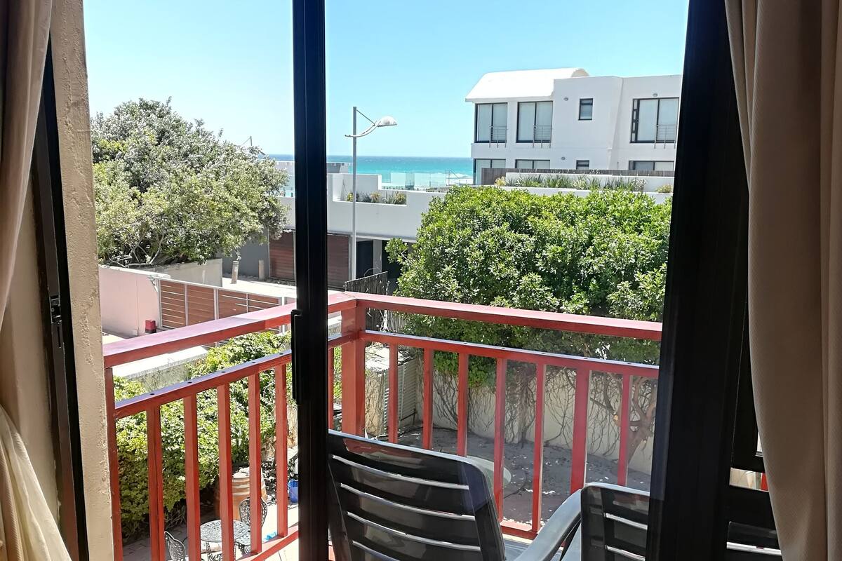Luxury King with Balcony Sea View | 발코니
