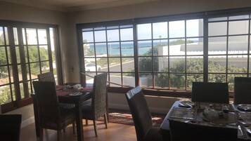 Breakfast (ZAR 100 per person)