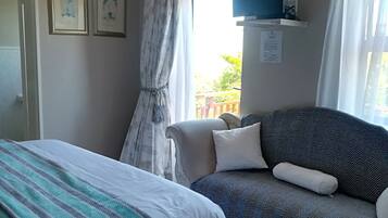 Luxury King with Balcony Sea View | Vue de la chambre