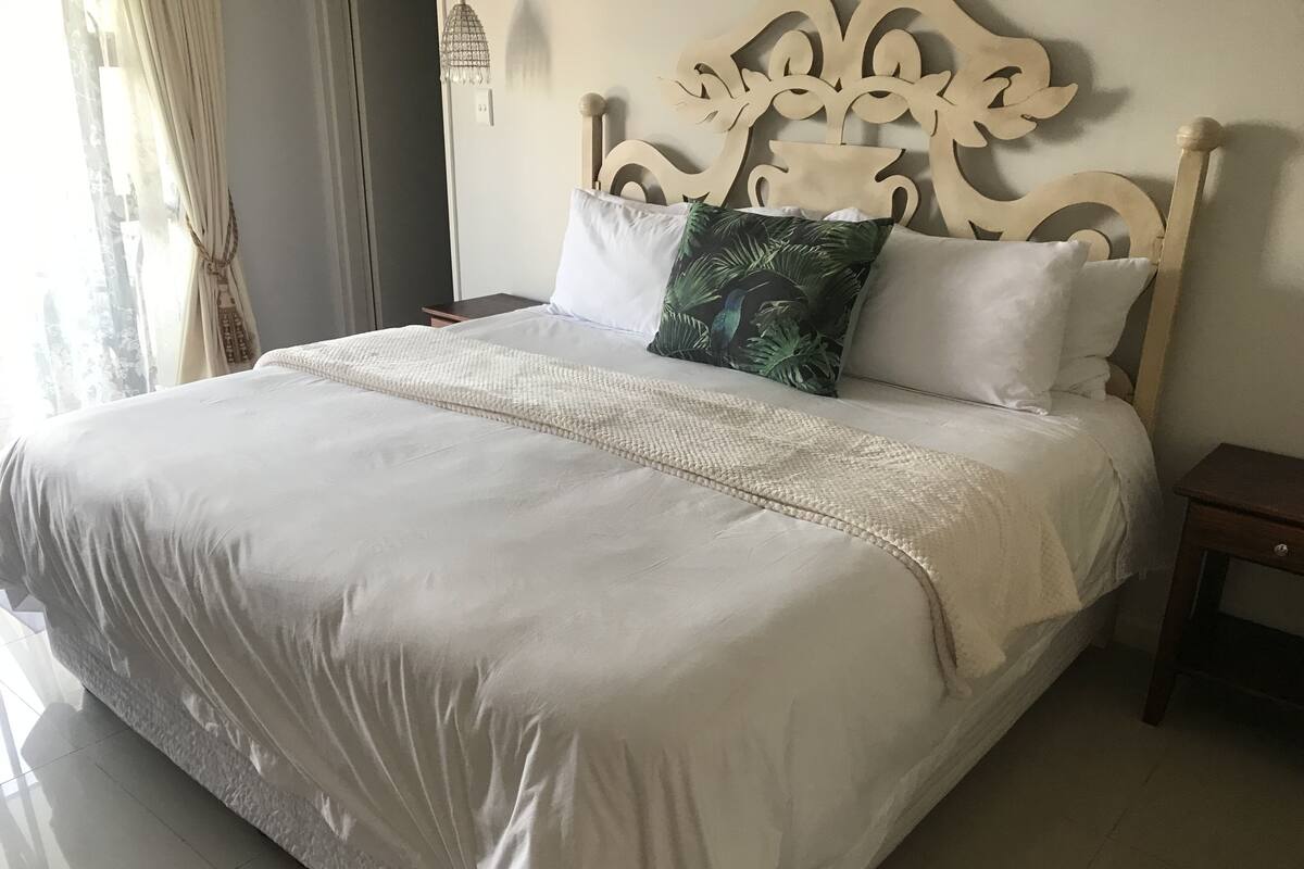 Luxury Queen Balcony and Sea View  | 10 개의 침실, 고급 침구, 객실 내 금고, 방음 설비