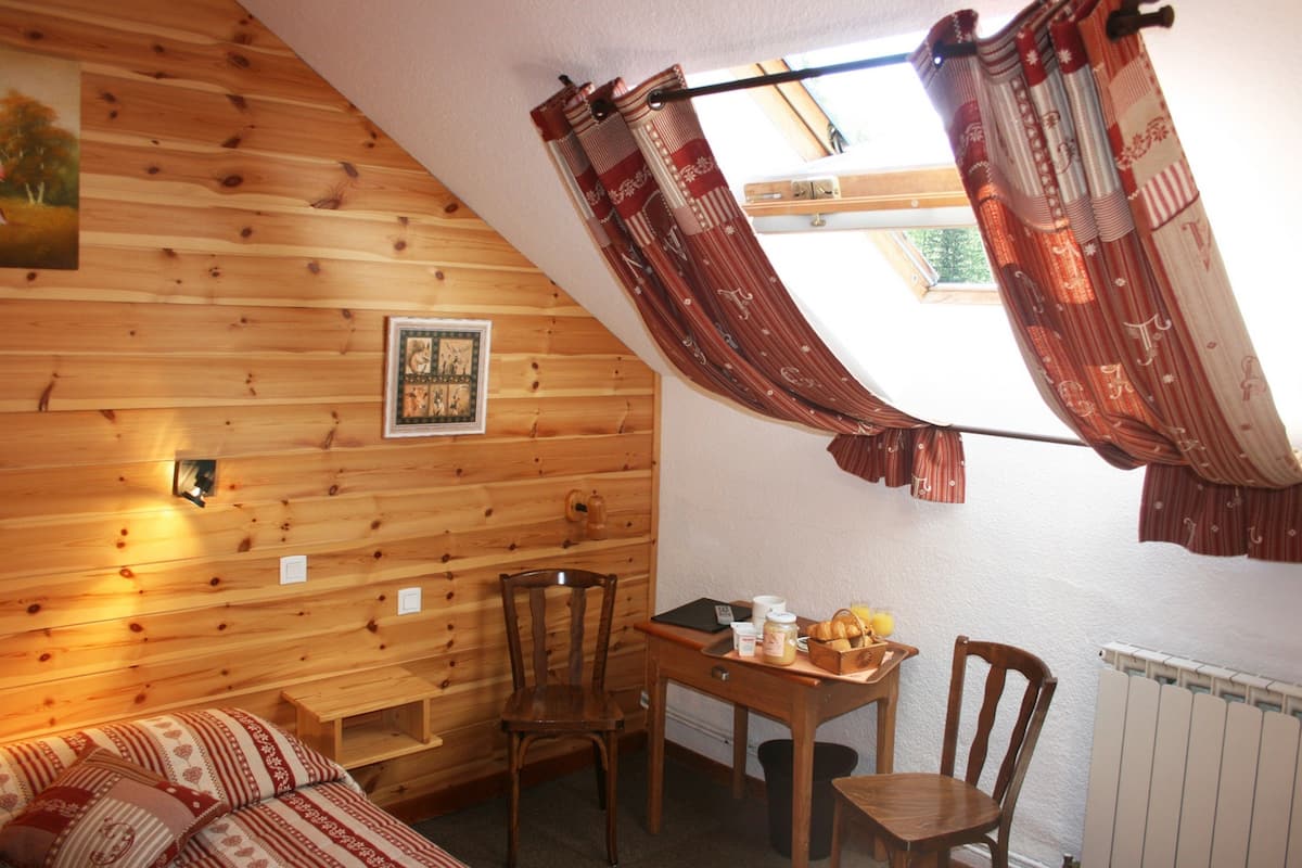 1 bedroom, in-room safe, desk, iron/ironing board