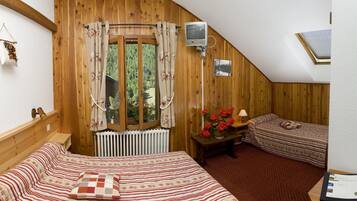 Family Room | In-room safe, desk, iron/ironing board, free WiFi