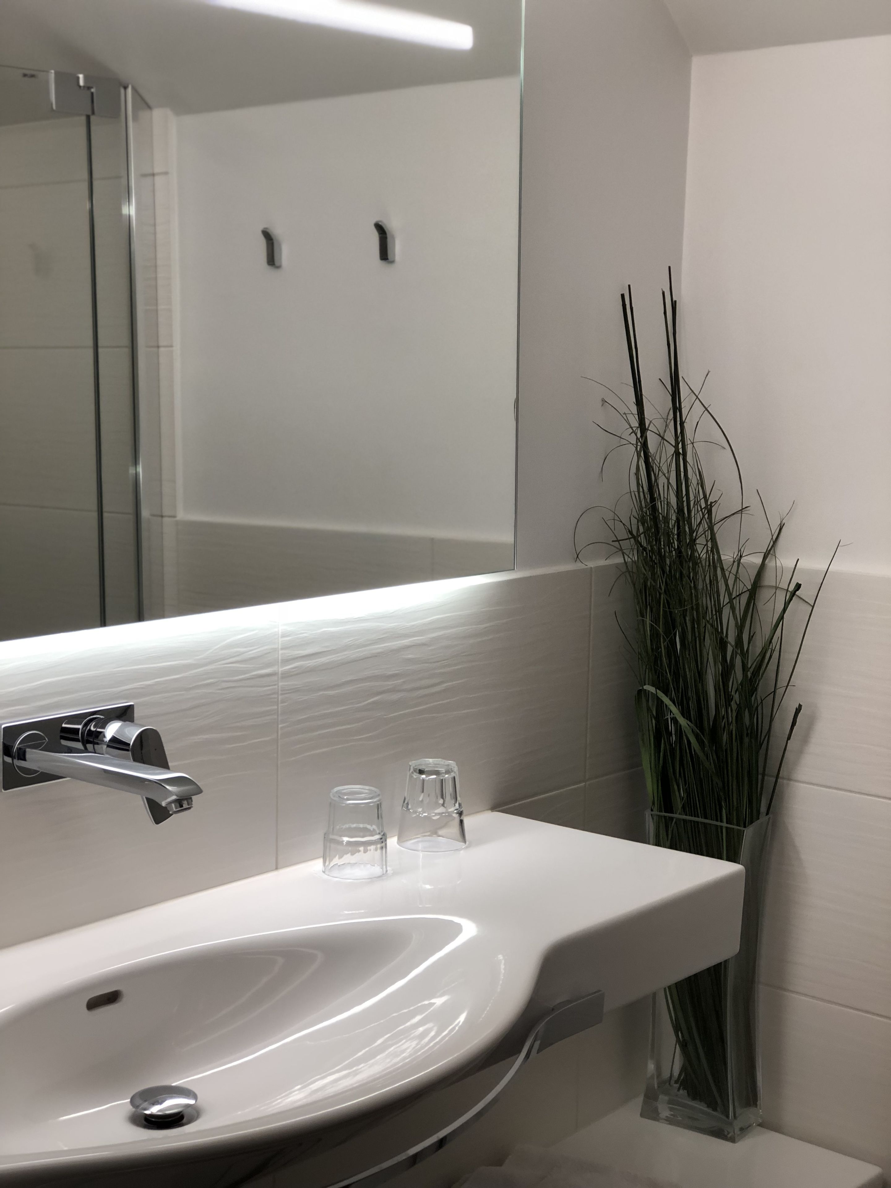 standard double room | bathroom sink