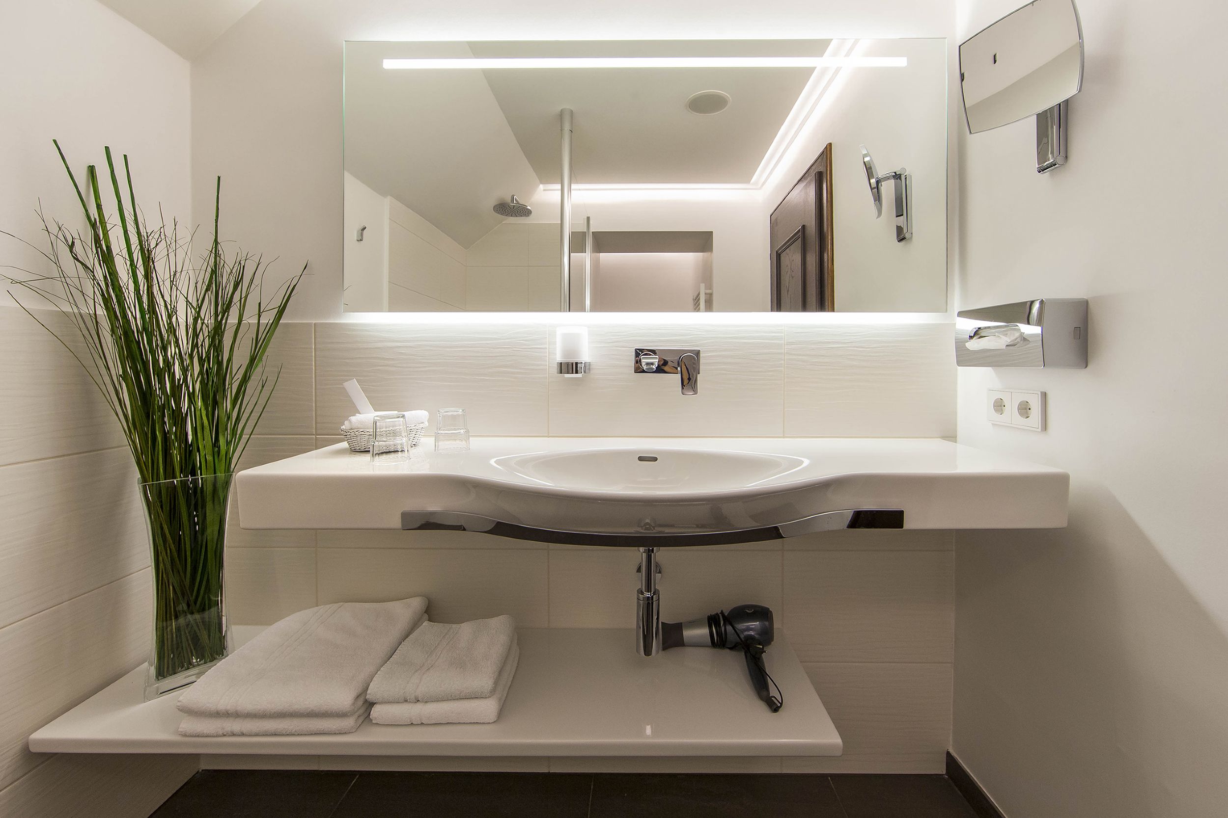 standard single room | bathroom sink