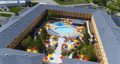 Cedar Point's Express Hotel