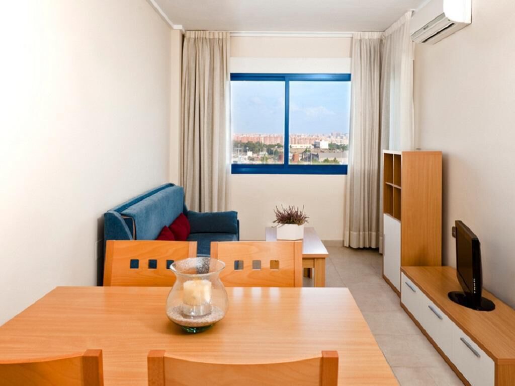 1 bilik tidur, katil bayi/kot (surcaj), cadar katil 