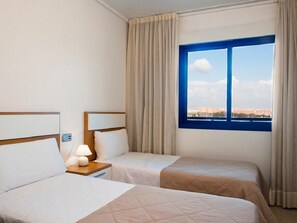 1 bedroom, cots/infant beds, bed sheets