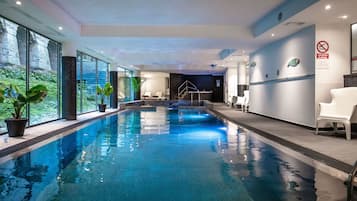 Indendørs pool