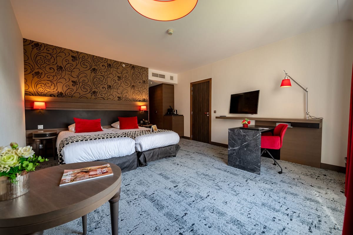 Habitación clásica con 2 camas individuales, vistas al jardín | 1 dormitorio, sábanas italianas Frette, ropa de cama hipoalergénica