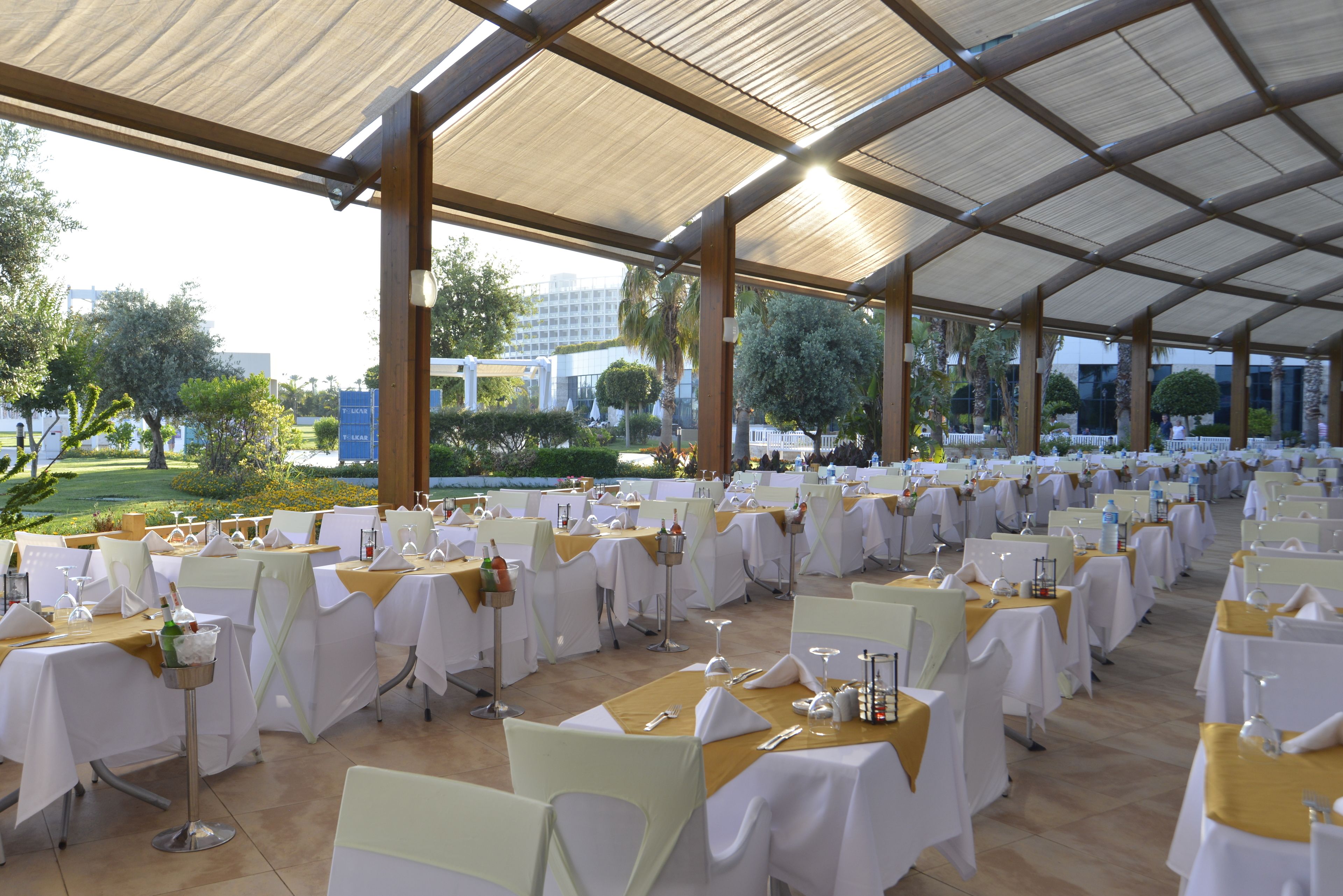 breakfast, lunch, dinner served; international cuisine