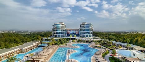 Indoor pool, 6 outdoor pools, pool umbrellas, sun loungers