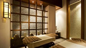 Salas de tratamiento para parejas, un sauna, baño turco