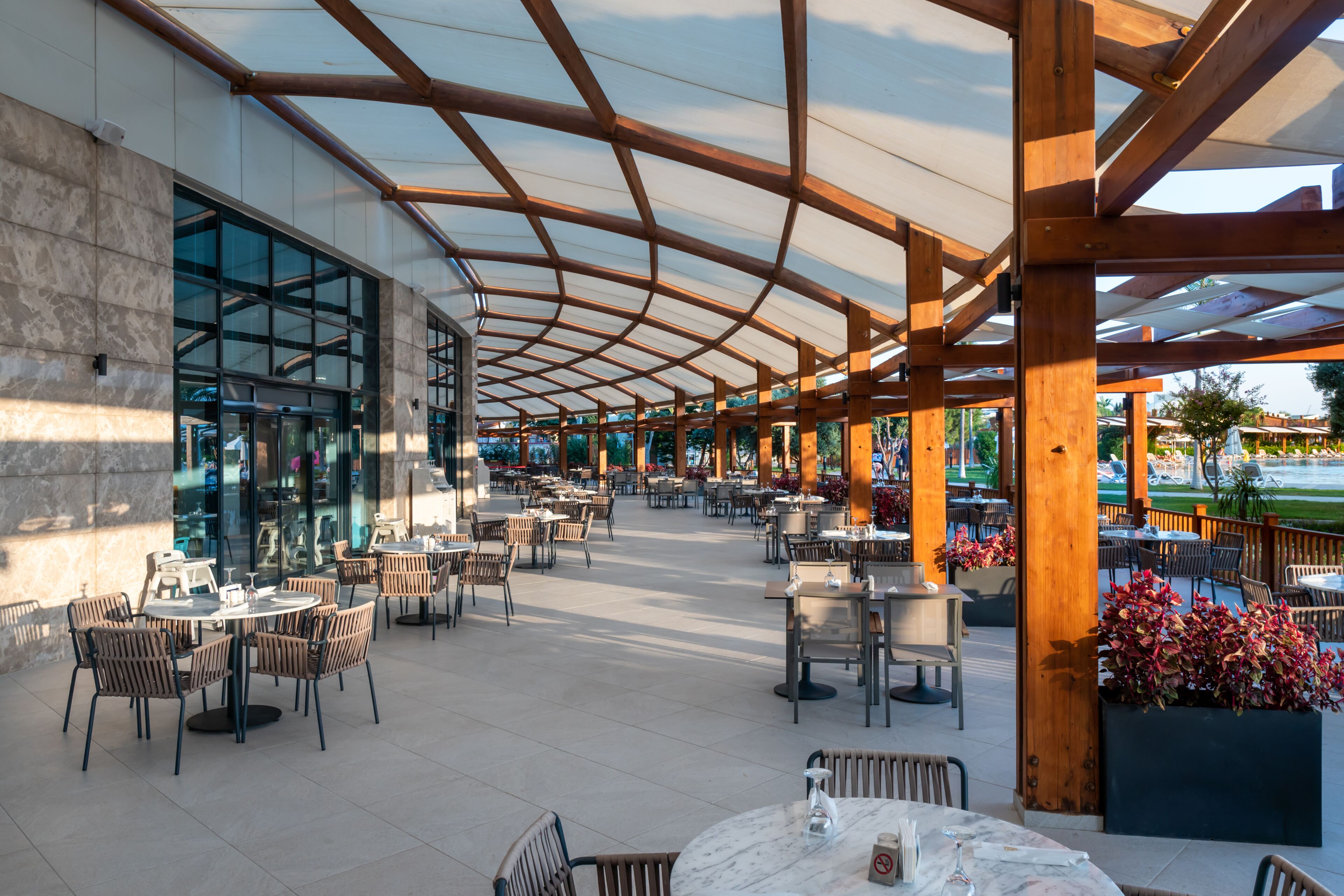 breakfast, lunch, dinner served; international cuisine