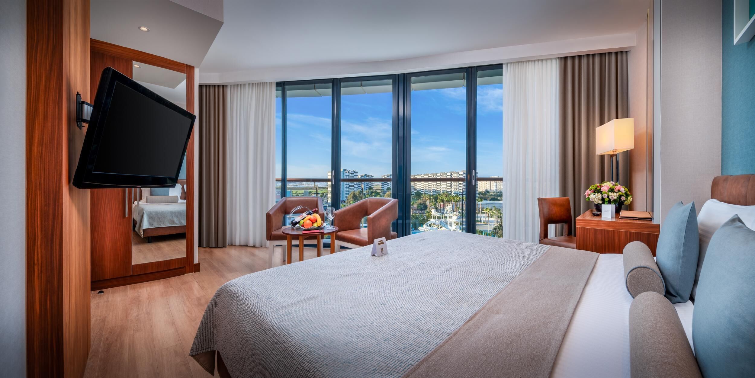 Artículos del minibar gratis y caja de seguridad en la habitación 