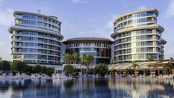Indoor pool, 6 outdoor pools, pool umbrellas, pool loungers