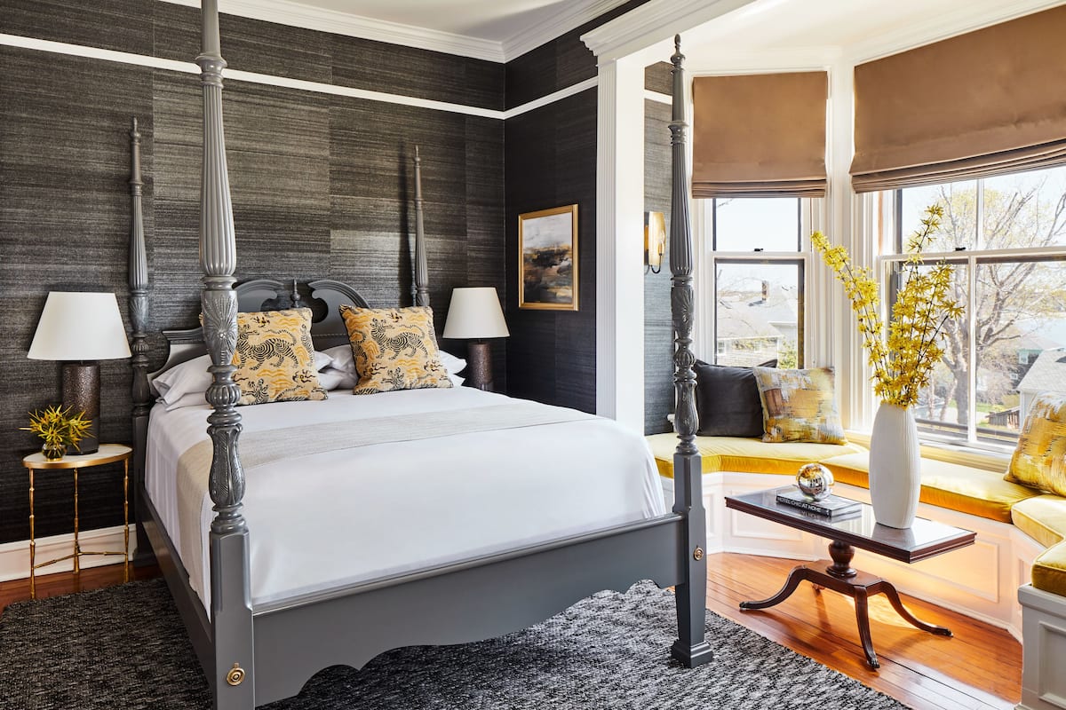 Room, 1 Queen Bed, Partial Sea View (Sun Room)